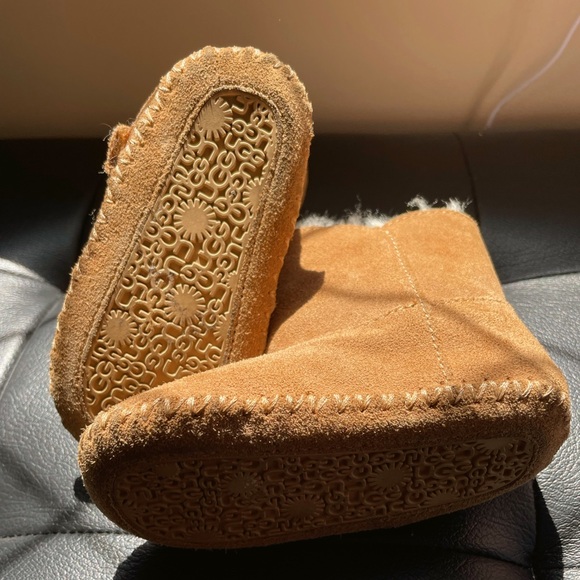 Infants Classic Suede Ugg - Picture 5 of 7
